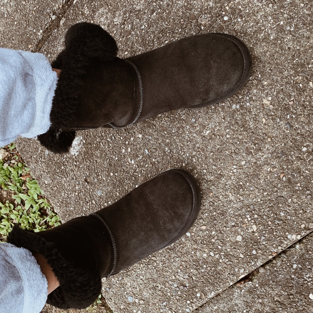 Black Bailey Button Ugg Boots